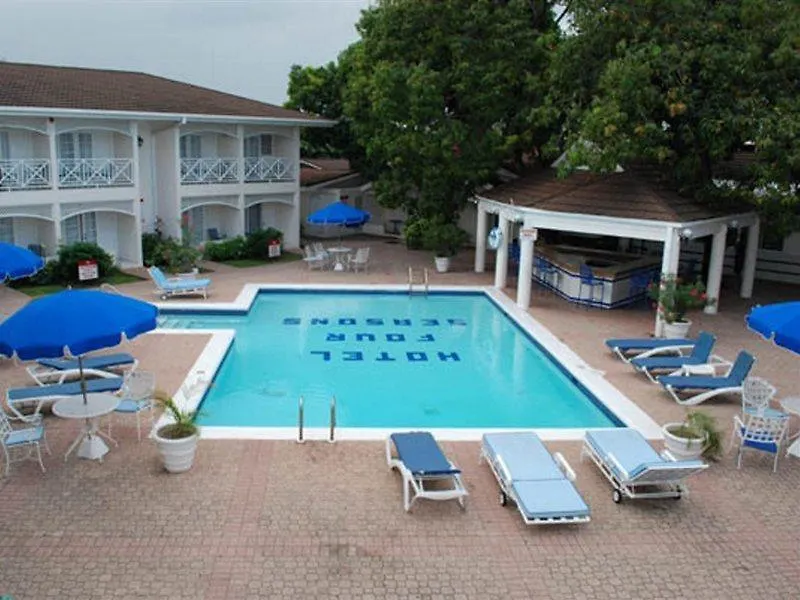 Four Seasons Hotel Kingston 3*,